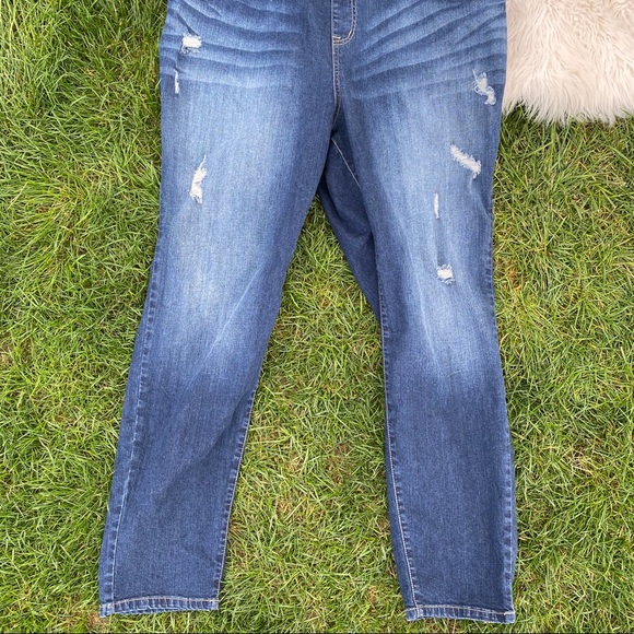 Torrid EUC distressed overalls 22 - Picture 3 of 9